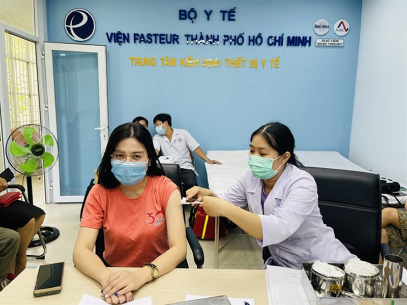 Tiêm vắc xin Covid-19 có nguy hiểm không? Đây là điều cần phải biết