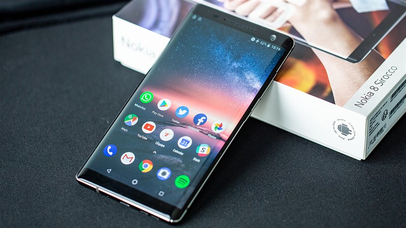 Nokia 8 Siroco lúc trước có thiết kế trông vô cùng sang trọng và đặt biệt