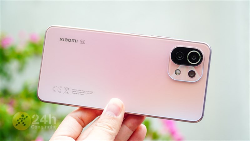 Xiaomi 11 Lite 5G NE có thiết kế mặt lưng được làm phẳng. Xiaomi 11 Lite 5G NE có thiết kế mặt lưng được làm phẳng.