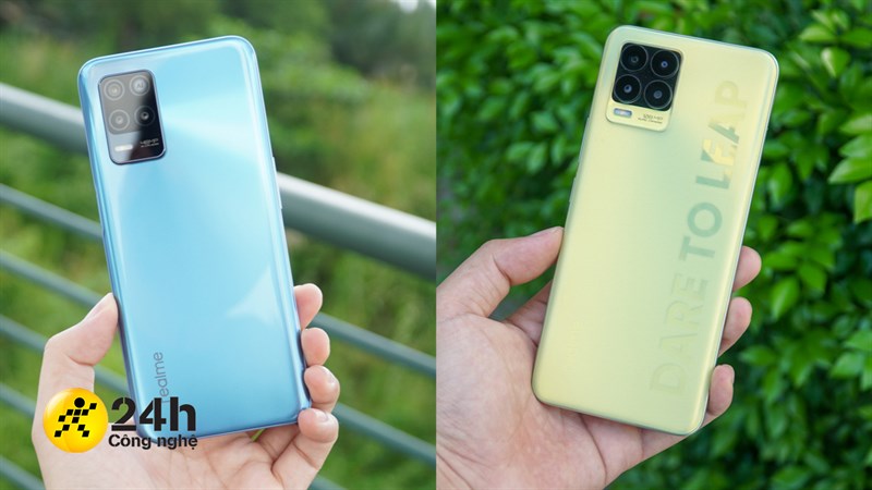 Mặt lưng của Realme 8 5G (bên trái) trông tối giản hơn so với Realme 8 Pro (bên phải).