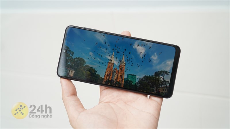 Pin của Galaxy A22 hoàn toàn có thể đáp ứng tốt nhu cầu giải trí cả ngày dài của người dùng.