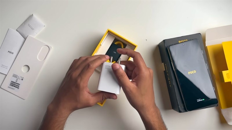 POCO F3 GT vẫn được Xiaomi trang bị rất nhiều phụ kiện trong hộp.