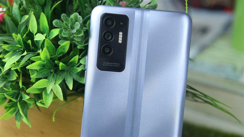 Cụm camera sau của Tecno POVA 2.