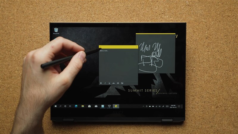 Màn hình MSI Summit E13 Flip Evo có hỗ trợ cảm ứng và hãng cũng tặng kèm bút cho người dùng. Nguồn: Matthew Moniz. Màn hình MSI Summit E13 Flip Evo có hỗ trợ cảm ứng và hãng cũng tặng kèm bút cho người dùng. Nguồn: Matthew Moniz.