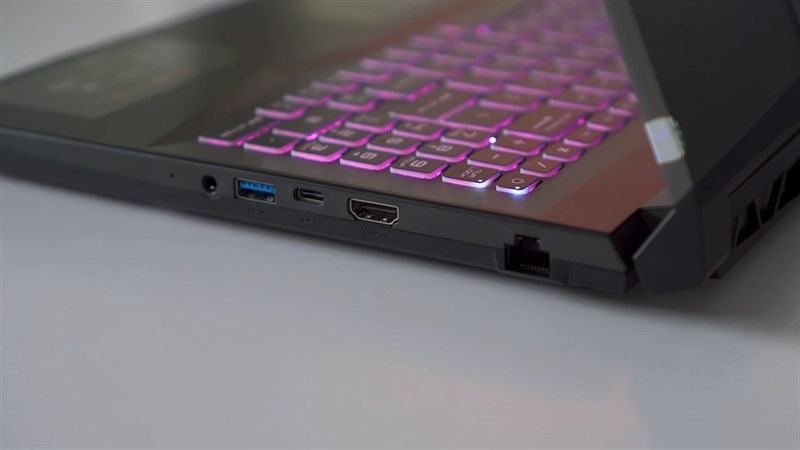 Cạnh phải của MSI Pulse GL76. Nguồn: Laptop Media. Cạnh phải của MSI Pulse GL76. Nguồn: Laptop Media.