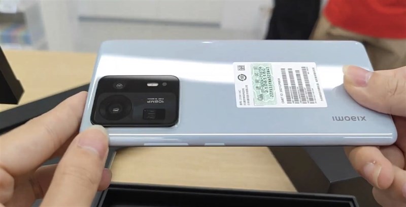 Cạnh phải của Xiaomi Mi MIX 4 gồm phím tăng giảm âm lượng và phím nguồn. Nguồn: Black MOB. Cạnh phải của Xiaomi Mi MIX 4 gồm phím tăng giảm âm lượng và phím nguồn. Nguồn: Black MOB.
