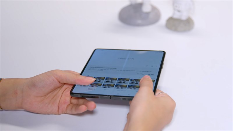 Z Fold3 được thiết kế cứng cáp, sang trọng Z Fold3 được thiết kế cứng cáp, sang trọng