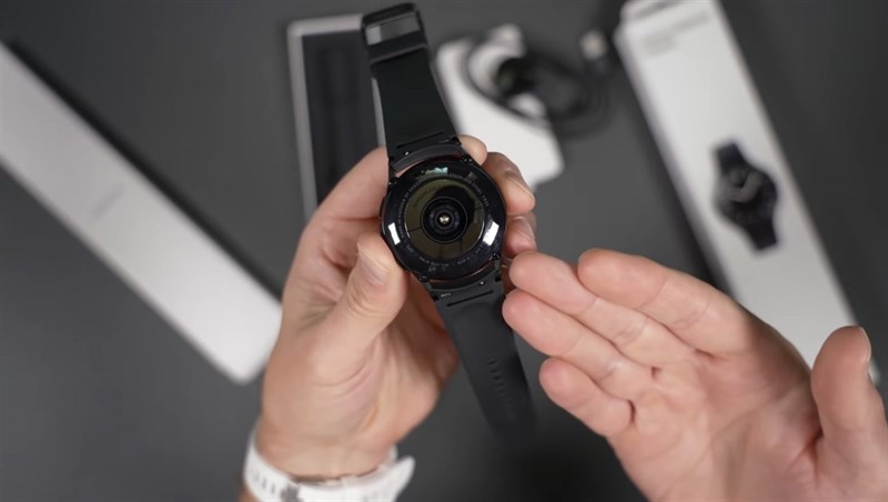 Mặt sau của Galaxy Watch4 Classic. Nguồn: Droid Life. Mặt sau của Galaxy Watch4 Classic. Nguồn: Droid Life.