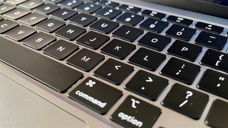 Apple đã từ bỏ bàn phím cánh bướm và chuyển sang dạng phím cắt kéo (Magic Keyboard) Apple đã từ bỏ bàn phím cánh bướm và chuyển sang dạng phím cắt kéo (Magic Keyboard)