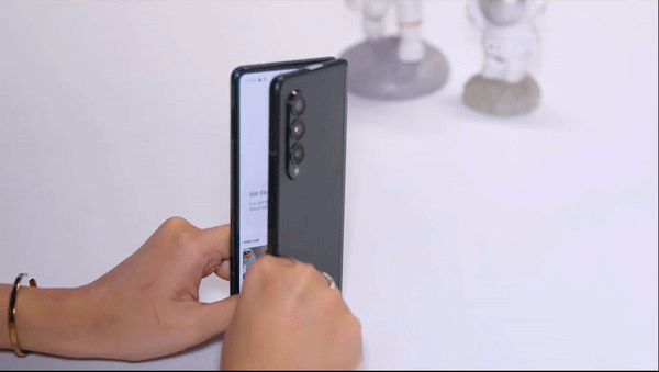 Phong cách thiết kế của Galaxy Z Fold3 5G là biến một chiếc smartphone thành máy tính bảng và ngược lại. Phong cách thiết kế của Galaxy Z Fold3 5G là biến một chiếc smartphone thành máy tính bảng và ngược lại.