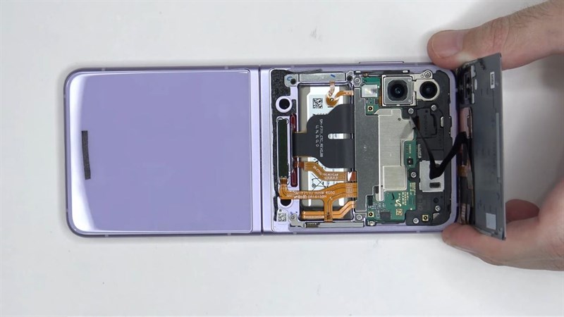 Tháo rời Galaxy Z Flip 3