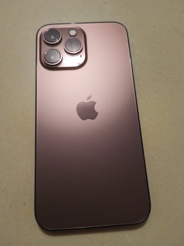 Nguyên mẫu iPhone 13 Pro màu Rose Gold lộ diện