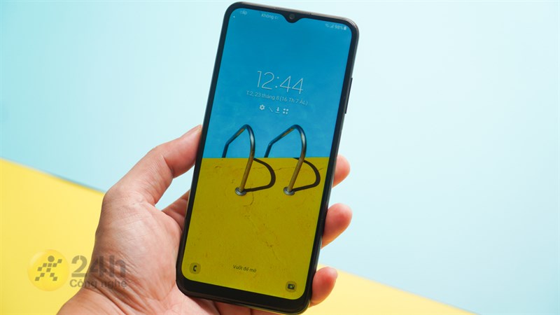 Galaxy A03s vẫn sở hữu màn hình 6.5 inch với thiết kế Infinity-V quen thuộc.