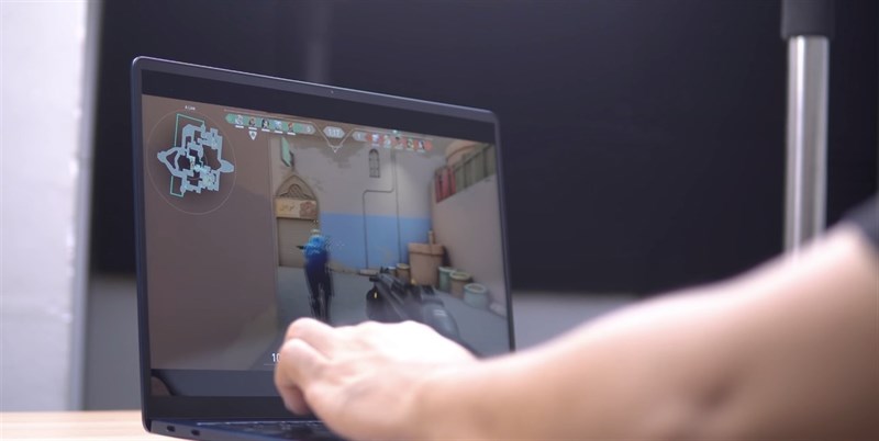 Thậm chí Realme Book còn có thể chiến được game VALORANT với cài đặt đồ họa trung bình. Nguồn: FUZZ CHANNEL. Thậm chí Realme Book còn có thể chiến được game VALORANT với cài đặt đồ họa trung bình. Nguồn: FUZZ CHANNEL.