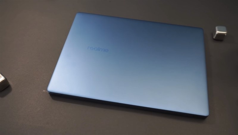 Realme Book sẽ là một sự lựa chọn đáng đồng tiền bát gạo trong phân khúc giá từ 15 - 17 triệu đồng. Nguồn: FUZZ CHANNEL. Realme Book sẽ là một sự lựa chọn đáng đồng tiền bát gạo trong phân khúc giá từ 15 - 17 triệu đồng. Nguồn: FUZZ CHANNEL.