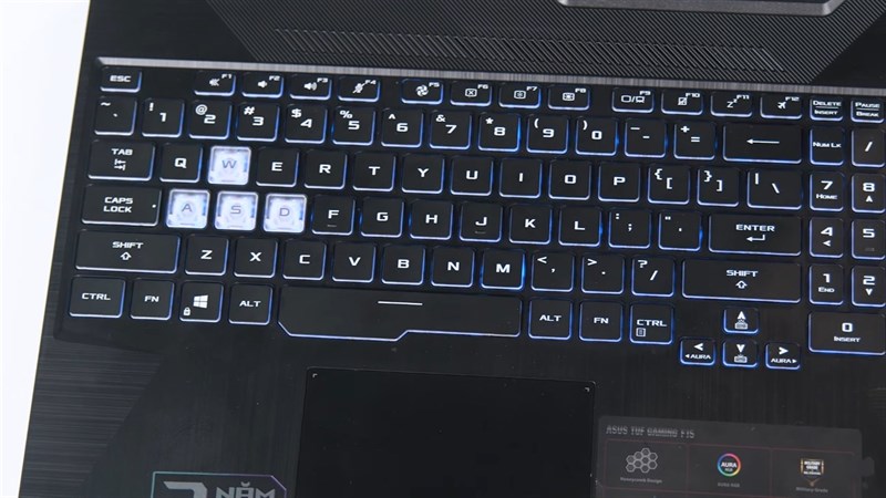 Bàn phím full-size của ASUS TUF Gaming.