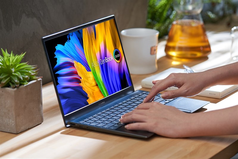 Với chip Intel Core thế hệ 11, ZenBook 13 OLED dư sức thực hiện được nhiều tác vụ nặng nhẹ khác nhau. Nguồn: ASUS. Với chip Intel Core thế hệ 11, ZenBook 13 OLED dư sức thực hiện được nhiều tác vụ nặng nhẹ khác nhau. Nguồn: ASUS.
