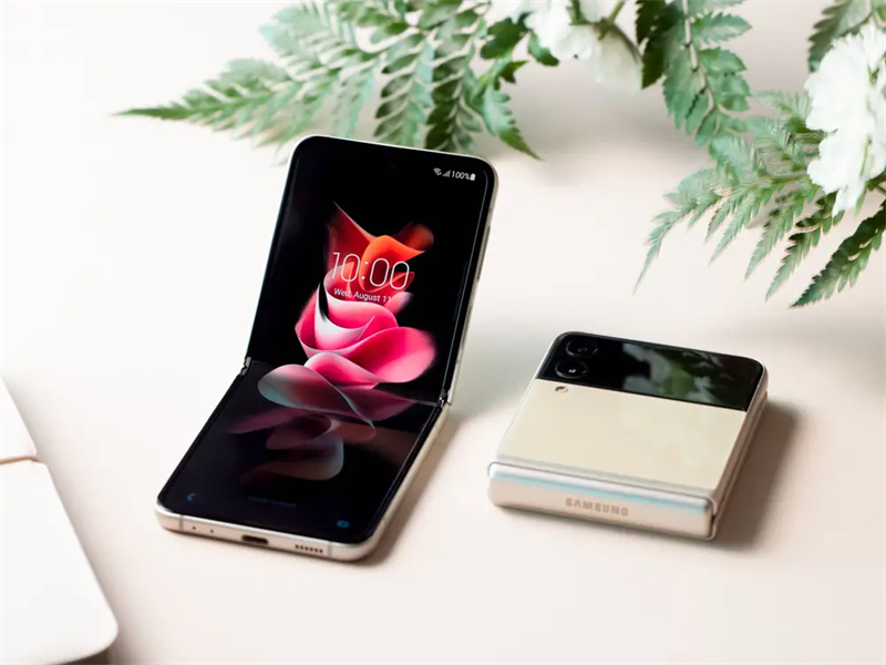 Galaxy Z Fold3 và Z Flip3 Galaxy Z Fold3 và Z Flip3