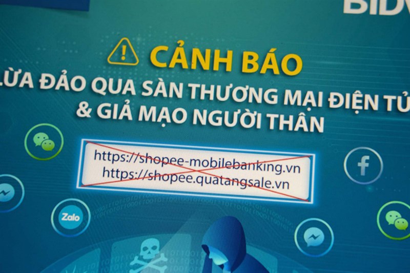 Các ngân hàng cảnh báo chiêu trò lừa đảo mới, moi tiền và thậm chí... Các ngân hàng cảnh báo chiêu trò lừa đảo mới, moi tiền và thậm chí...
