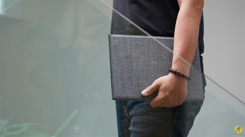 Thiết kế mỏng nhẹ đẹp mắt, dễ di chuyển là một lợi thế Thiết kế mỏng nhẹ đẹp mắt, dễ di chuyển là một lợi thế