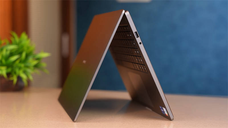 Xiaomi Mi Notebook Ultra (2021) Xiaomi Mi Notebook Ultra (2021)