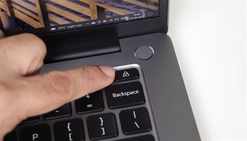 Xiaomi Mi Notebook Pro 2021 cũng hỗ trợ cảm biến vân tay 1 chạm. Nguồn: Tech Singh. Xiaomi Mi Notebook Pro 2021 cũng hỗ trợ cảm biến vân tay 1 chạm. Nguồn: Tech Singh.