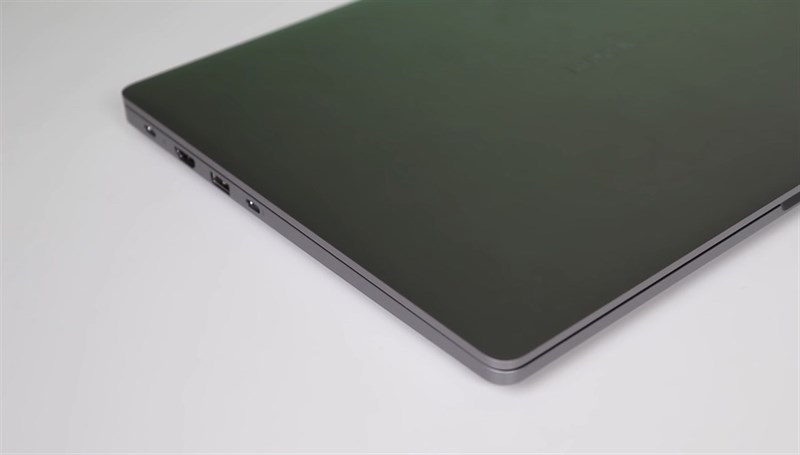 Từng góc cạnh của Xiaomi Mi Notebook Pro 2021 đều có mức độ hoàn thiện cao. Nguồn: Tech Singh. Từng góc cạnh của Xiaomi Mi Notebook Pro 2021 đều có mức độ hoàn thiện cao. Nguồn: Tech Singh.