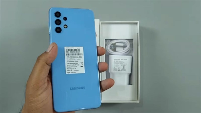 Cùng mình xem coi Samsung sẽ trong bị cho Galaxy M32 5G những phụ kiện gì đi kèm nhé. Cùng mình xem coi Samsung sẽ trong bị cho Galaxy M32 5G những phụ kiện gì đi kèm nhé.