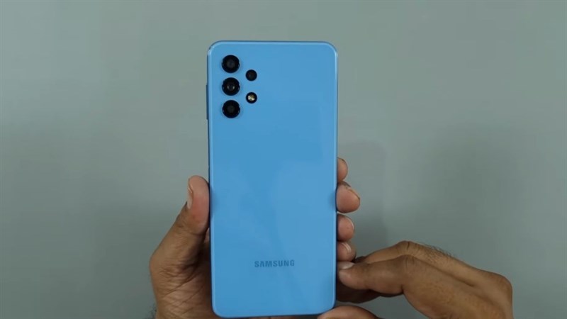 Mặt lưng của Galaxy M32 5G. Mặt lưng của Galaxy M32 5G.