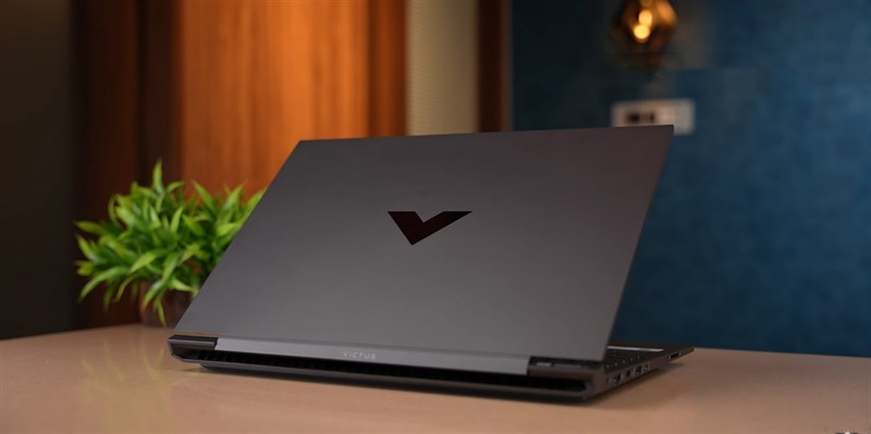 Nắp lưng của HP Victus 16 Nắp lưng của HP Victus 16