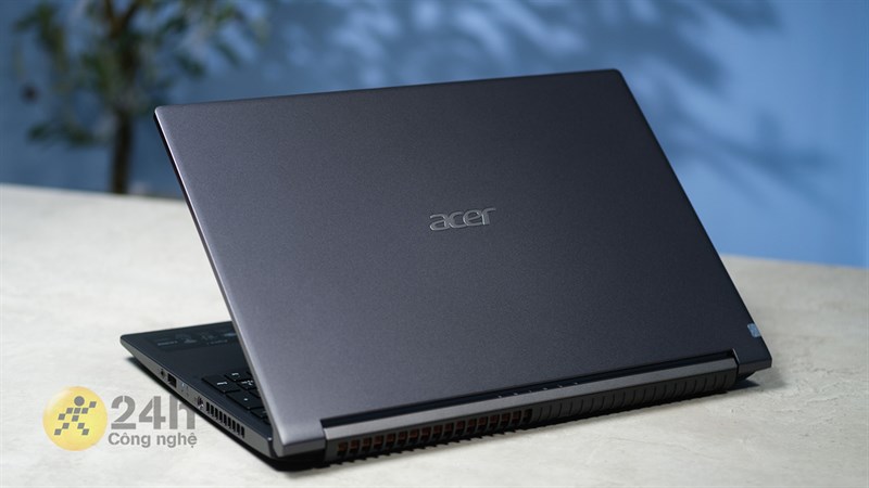 Acer Aspire 7 là một mẫu latop gaming đáng mua.