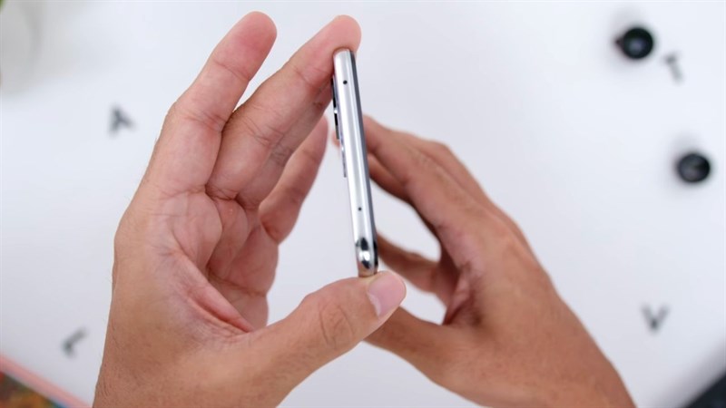 Cạnh trên của Xiaomi 11 Lite 5G NE.