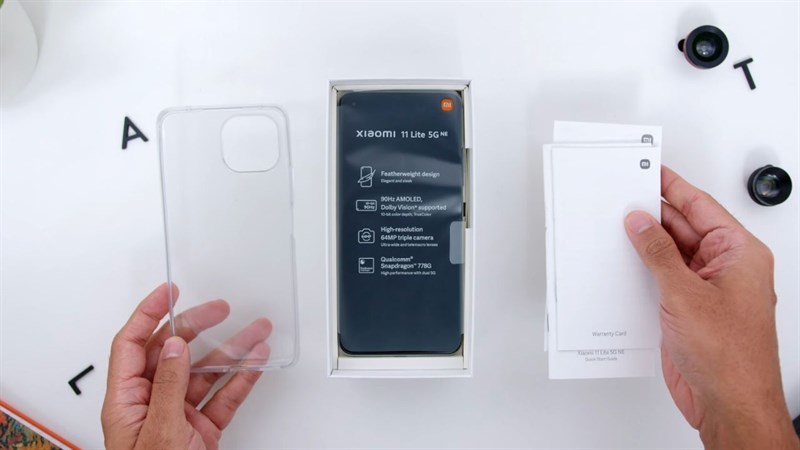Cùng mình xem các phụ kiện đi kèm Xiaomi 11 Lite 5G NE nhé.