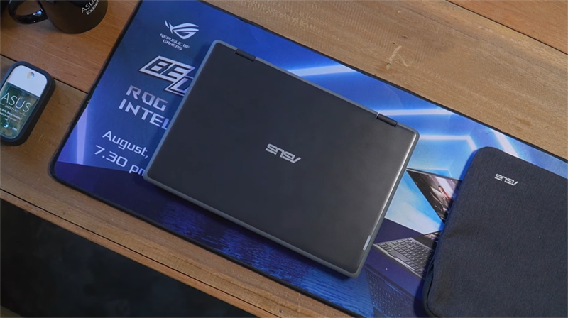 Nắp lưng của ASUS Flip BR1100F. Nguồn: ASUS.