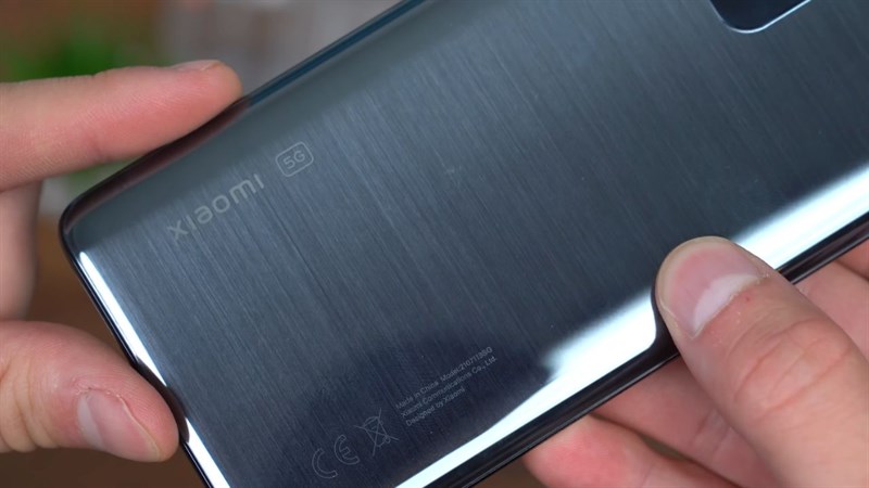 Phần mặt lưng của Xiaomi 11T Pro 5G sẽ được làm dạng xước phay. Phần mặt lưng của Xiaomi 11T Pro 5G sẽ được làm dạng xước phay.