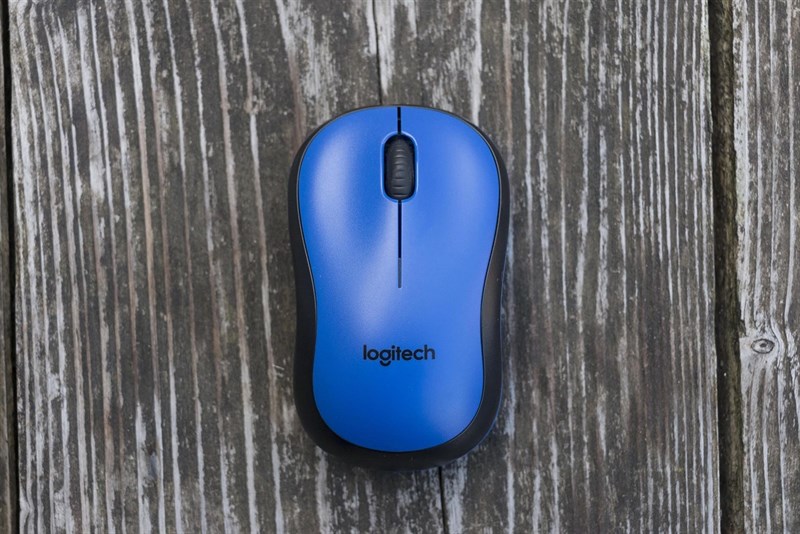 Logitech M220 là một con chuột silent không dây có thiết kế phù hợp cho cả hai tay.