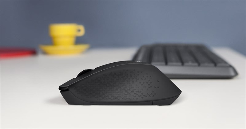 Logitech M330 Silent Plus có thiết kế khá đơn giản nhưng mang lại một trải nghiệm sử dụng tốt.