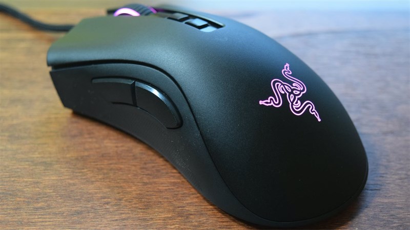 Razer DeathAdder V2 là một con chuột không tiếng ồn có dây, có độ yên tĩnh cao.