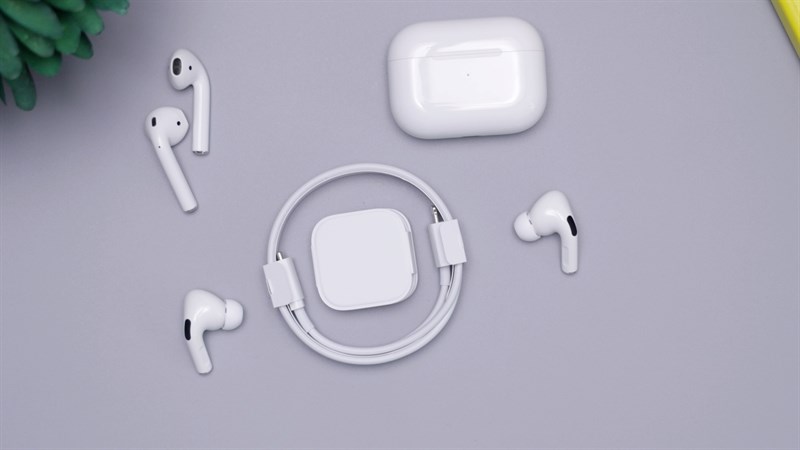 Chênh nhau 3 triệu, nên mua tai nghe AirPods Pro hay AirPods 2? Đâu sẽ là lựa chọn tốt nhất cho fan nhà ‘Táo’ 2021?