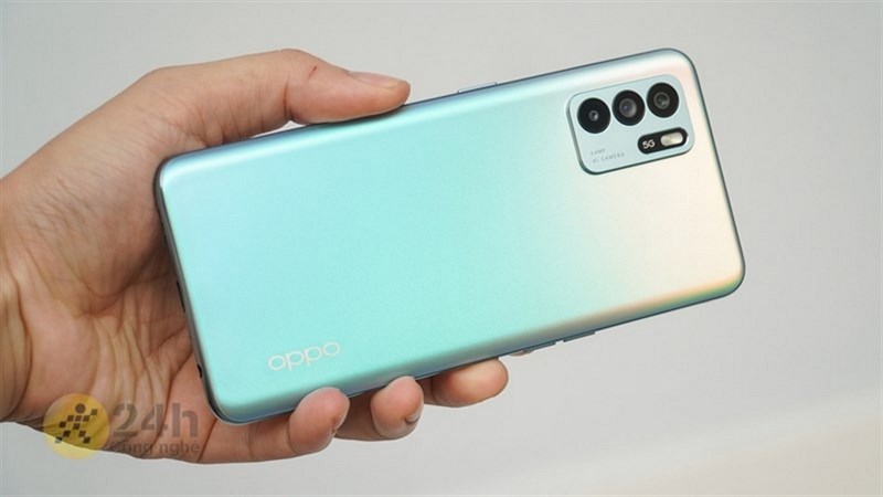 Không chỉ sở hữu chip khủng, sạc nhanh 88W mà OPPO Reno7 còn đi kèm với bộ 3 camera được nâng cấp