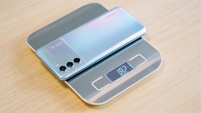 Cạnh trên của OPPO K9 Pro. 