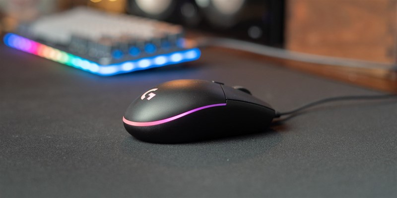 Logitech G203 còn được sở hữu hệ thống nút lò xo kim loại bền bỉ và chắc chắn.