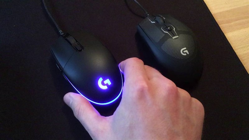 Logitech G PRO Hero được lấy cảm hứng từ các đường nét cổ điển, cấu trúc đơn giản của khung chuột Logitech G100 và G100s.