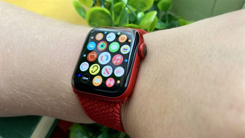 Trải nghiệm thực tế Apple Watch Series 7 thường dùng được trong khoảng một ngày rưỡi đến gần hai ngày.