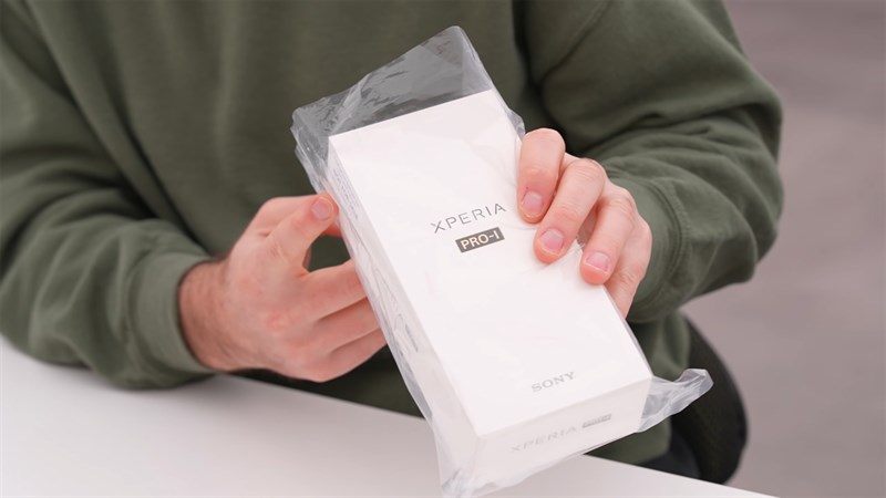 Hộp đựng của Sony Xperia Pro I với cách đóng hộp rất là đơn giản Hộp đựng của Sony Xperia Pro I với cách đóng hộp rất là đơn giản