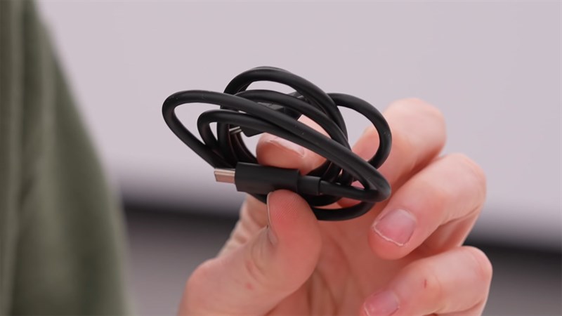 Bên cạnh củ sạc chúng ta sẽ có thêm cả dây sạc Bên cạnh củ sạc chúng ta sẽ có thêm cả dây sạc