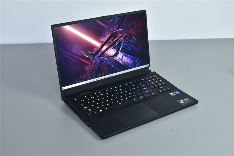 ASUS ROG Zephyrus S17 sở hữu cấu hình mạnh mẽ với Intel Core i9 thế hệ 11 cùng card rời RTX 3080. Nguồn: ASUS.