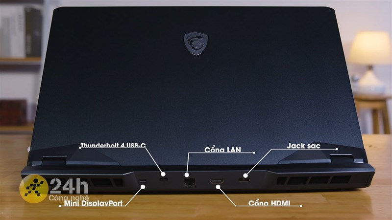 Cạnh sau của MSI GE66 Raider.