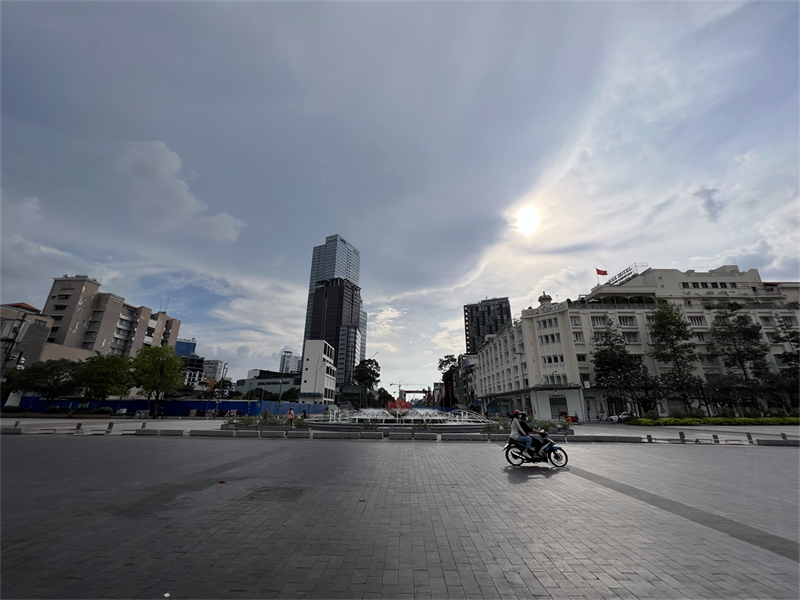 Ảnh chụp góc rộng từ camera iPhone 13 Pro Max. Ảnh chụp góc rộng từ camera iPhone 13 Pro Max.