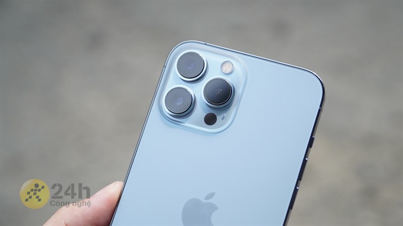 Kích thước và khẩu độ trên camera chính của iPhone 13 Pro Max đã được cải thiện hơn nhiều so với thế hệ tiền nhiệm. Kích thước và khẩu độ trên camera chính của iPhone 13 Pro Max đã được cải thiện hơn nhiều so với thế hệ tiền nhiệm.